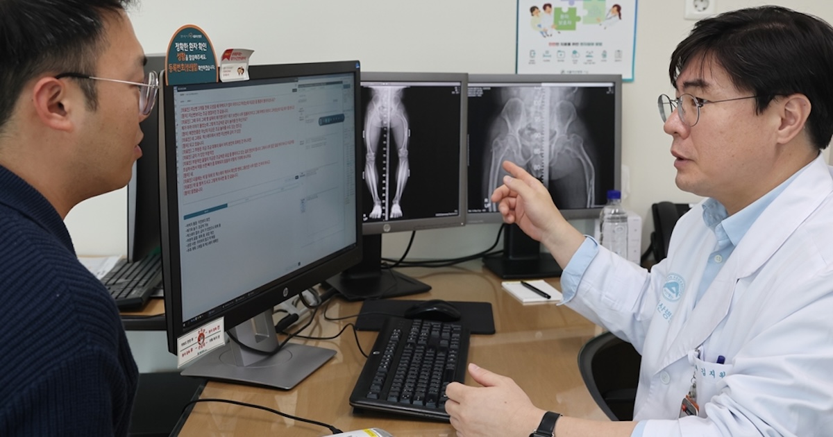 
  An AI scribe runs in the background during a clinic consultation

