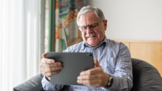 Man using a tablet PC