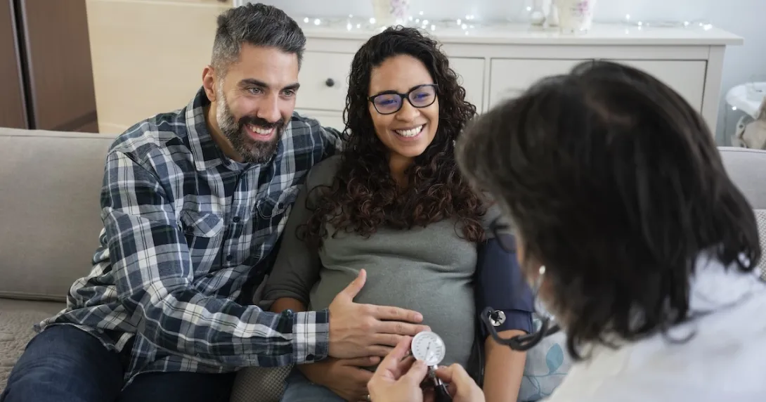 Couple, pregnant women consulting with a healthcare professional
Couple, pregnant women consulting with a healthcare professional